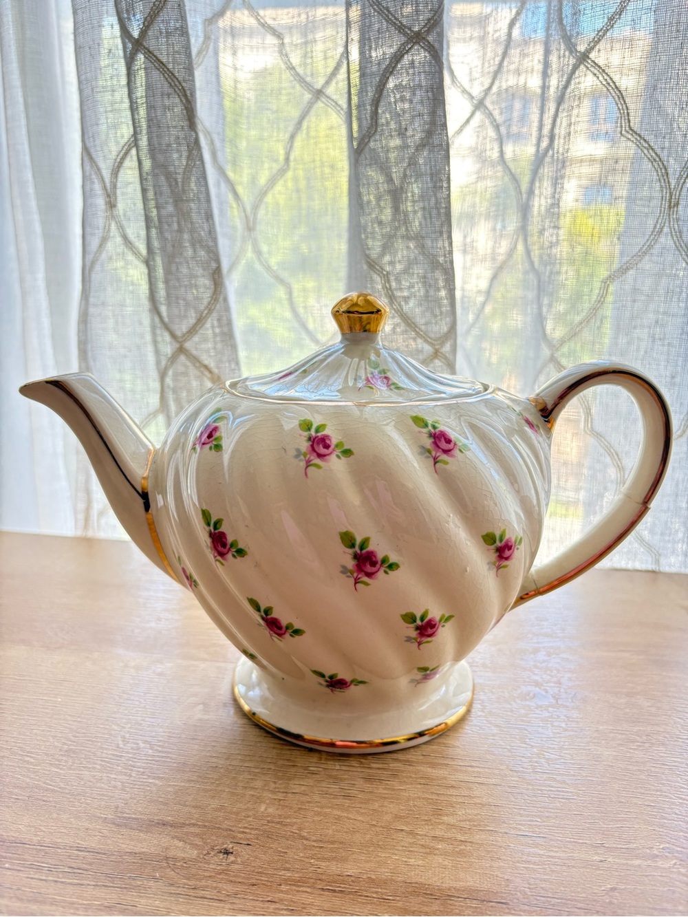 SADLER ENGLAND Vintage Floral Porcelain Teapot - Pink Rose Pattern